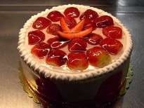 Çilekli Yaş Pasta 6-9 Kişilik Premium Gurme Seri