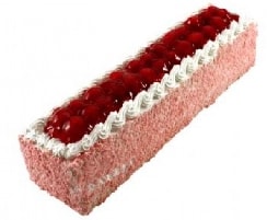 Doğal Malzemeli 4-6 Kişilik Çilekli Baton Pasta